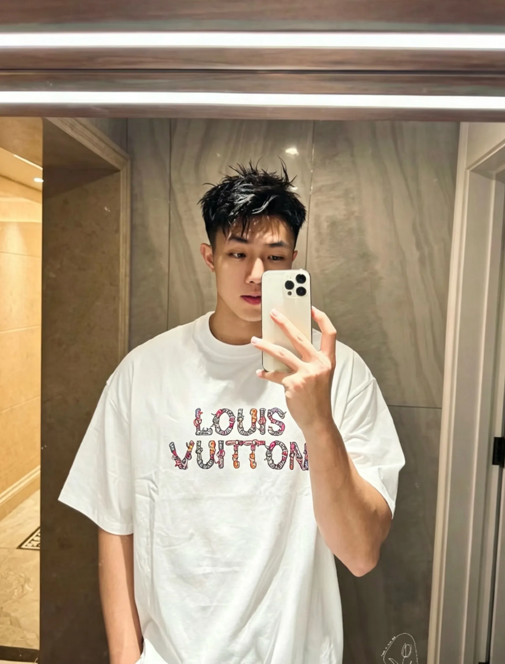 Louis Vuitton/ logo